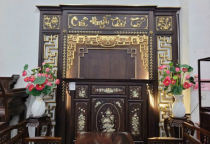 Thiết Kế Và Thi Công Vách Phòng Thờ Gia Tiên Gỗ Chiu Liu Mạ Vàng