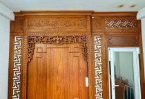 Thiết Kế và Thi Công Vách Phòng Thờ Gỗ Đỏ