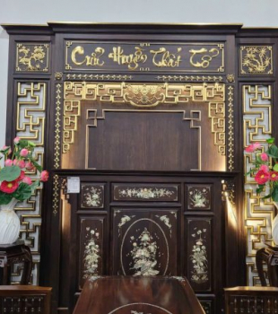 Thiết Kế Và Thi Công Vách Phòng Thờ Gia Tiên Gỗ Chiu Liu Mạ Vàng